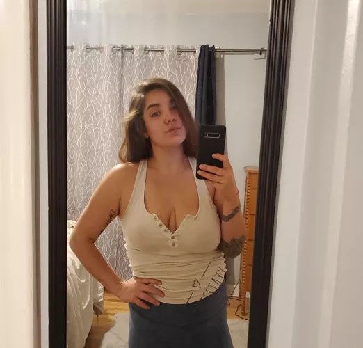 Time to get in bed 😁 by TwissTayy