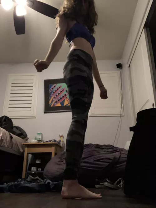 Time to go for a run :3 by femboy_taylor12