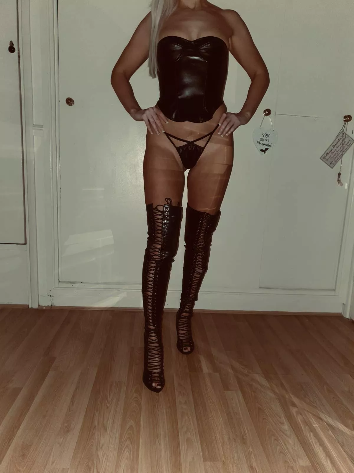 Time to make a deal with the devil 👹💋 posted by sparkly-and-savage