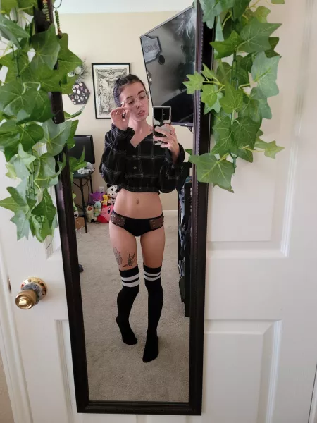 Time to plug in my VR, see ya! by dreamsluci