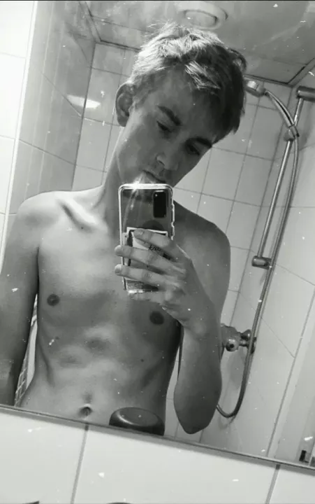 Time to soap up 💦 by skinny_chickn