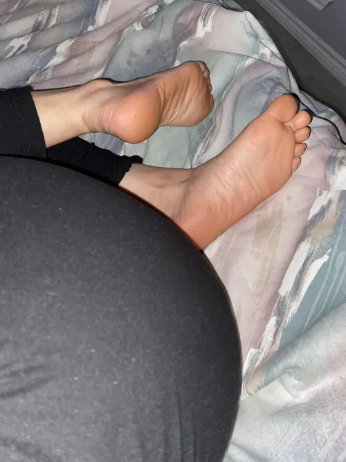 Tiny feet for the win 🦶 by perfecthearts