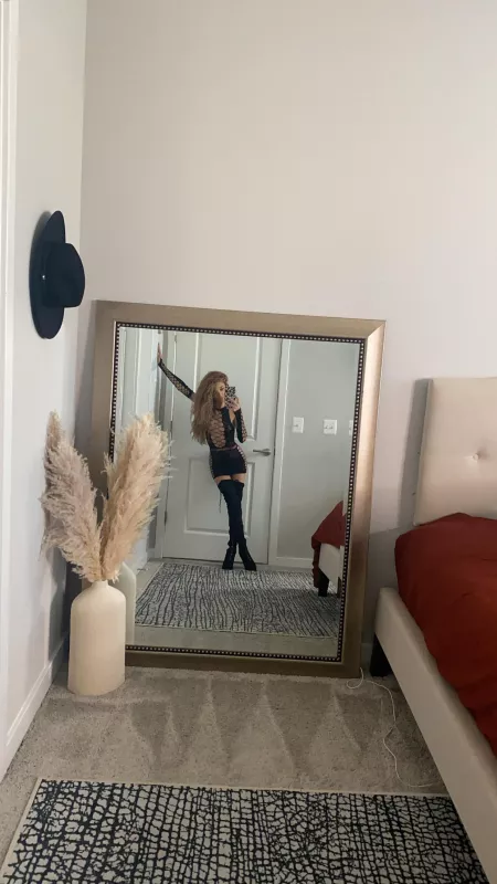 Tiny girls are easy to pick up 😉 by DulcedeCat