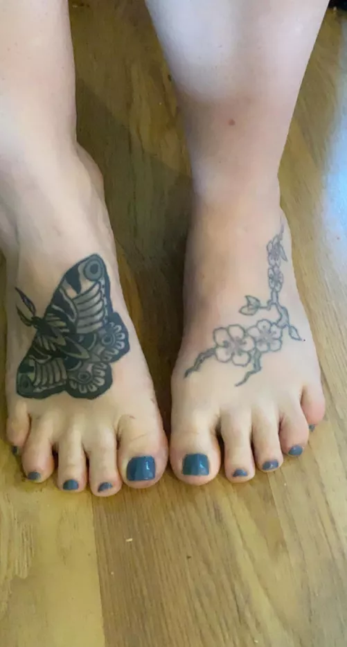 Tiny tattooed feet ❤️ by dracu1aa