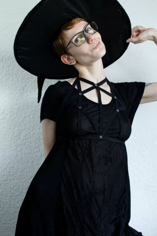 'Tis the season of the vvitch! by stretchykitten