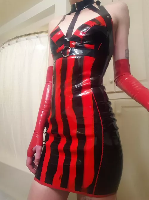 Tis the season to be shiny 😈 by SatansPsychoNun