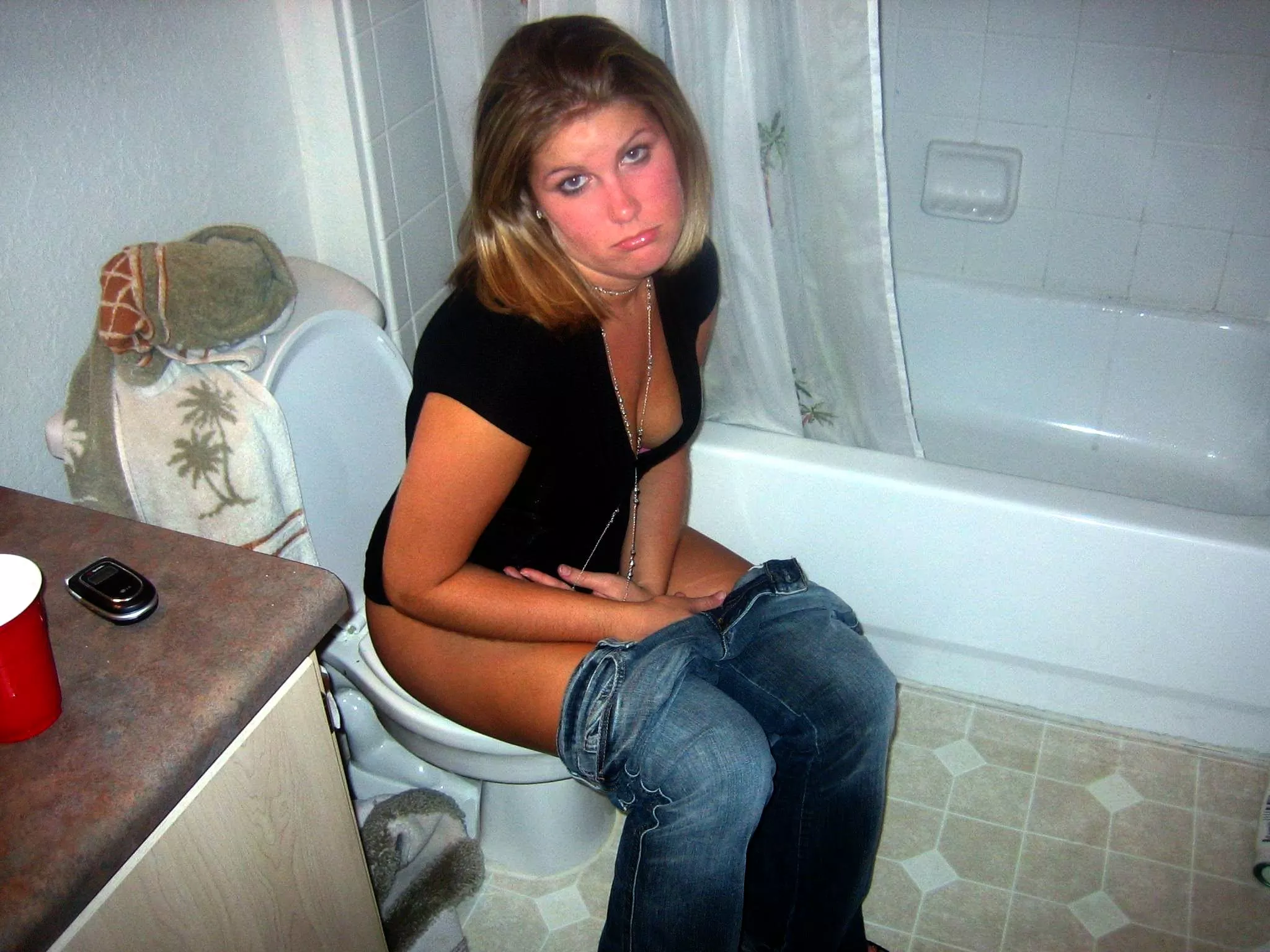 Titles are hard; here's a girl on the toilet posted by CatpainTpyos