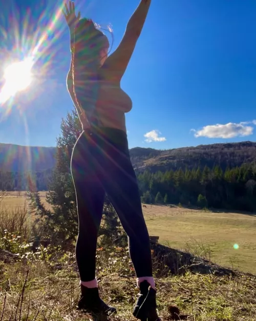 Tits out in the sun by Theyounggetstronger