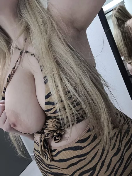 Tittie for you. by shydirtyblonde