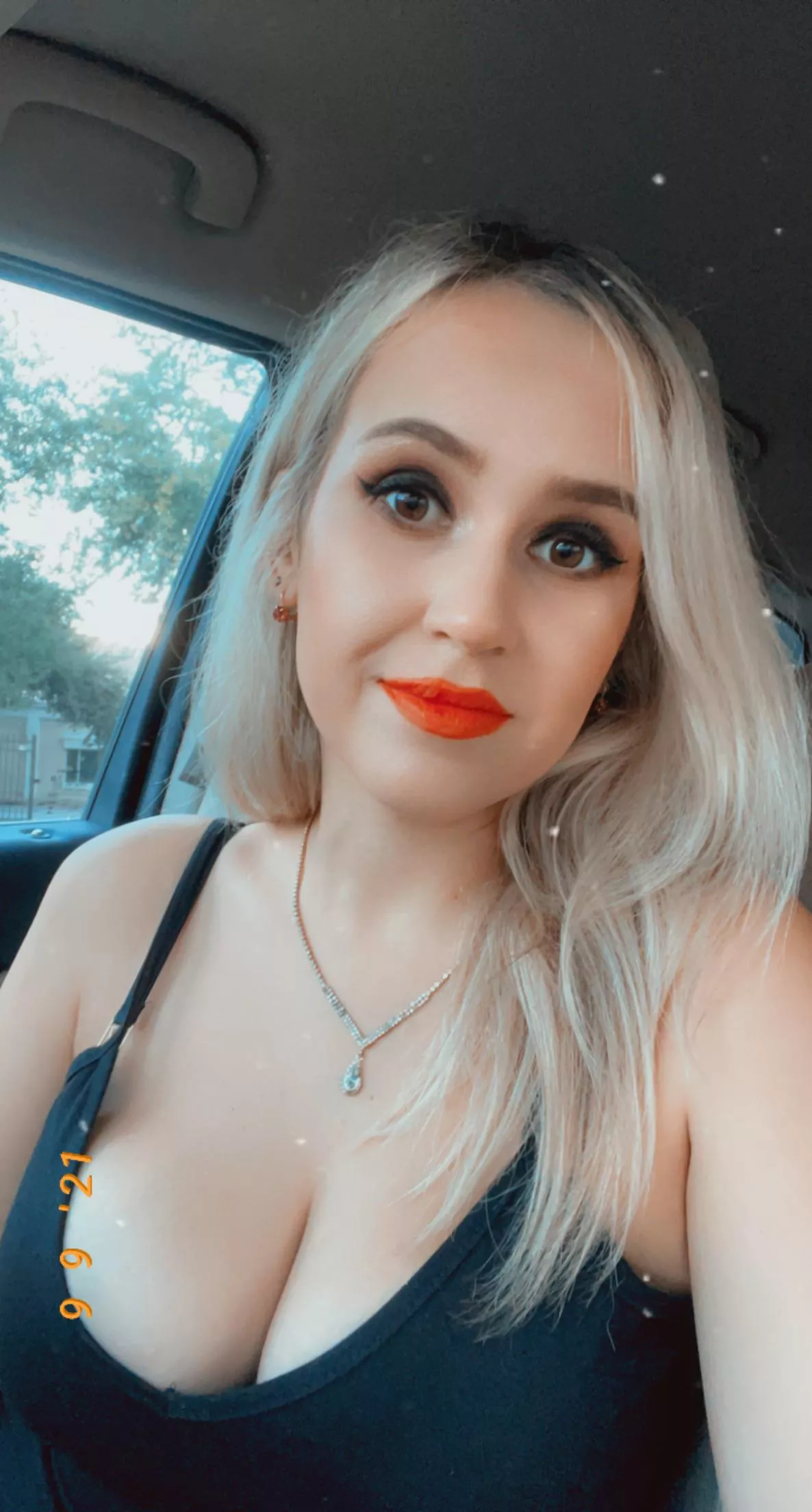 Titties 💁🏼‍♀️ (26F) posted by Yalealumni2017