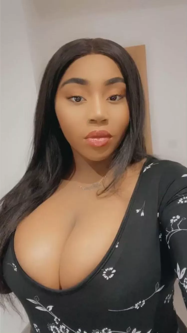 Titties for days 🤤🤤💦💦 posted by Javier260