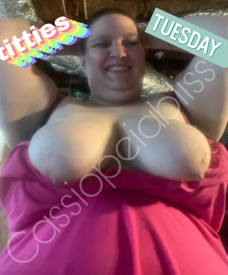 Titties Tuesday anyone😋 by darkenedechelon