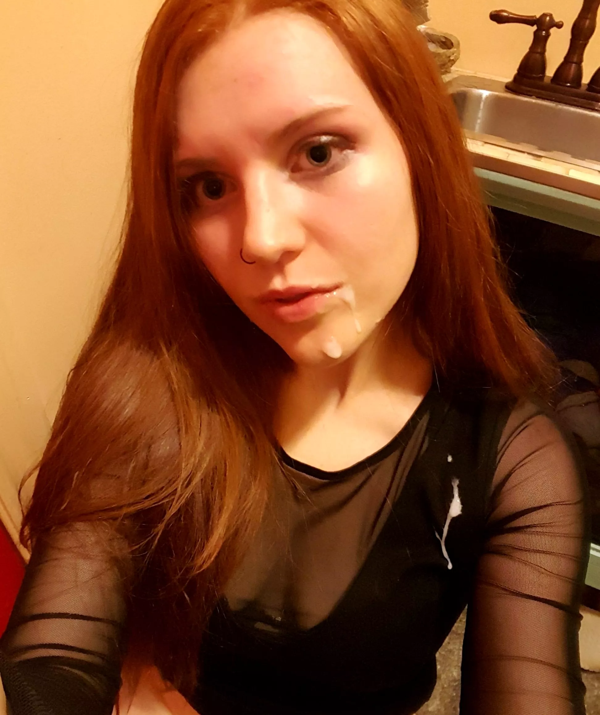 Titty drpo in a concert [gif]?✨ posted by drinkerdoofus