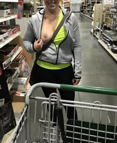 Titty flash at the store by hawkeyes87