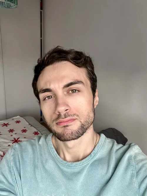 To be honest I don’t stare I’m just dead inside. by Serpetera