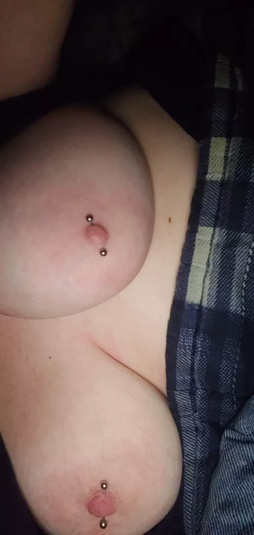 To early to be up but feeling horny this morning by BluezTreasurez