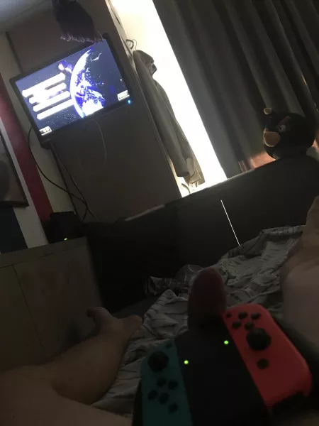 To hot to game with clothes on [23m] by Schedelmok97_NL