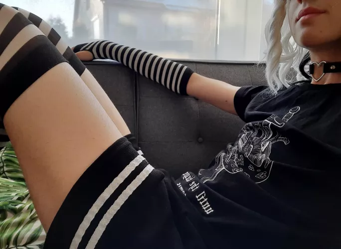 To hundreads of people who see this, hi 👋 by Queen_of_the_Abyss