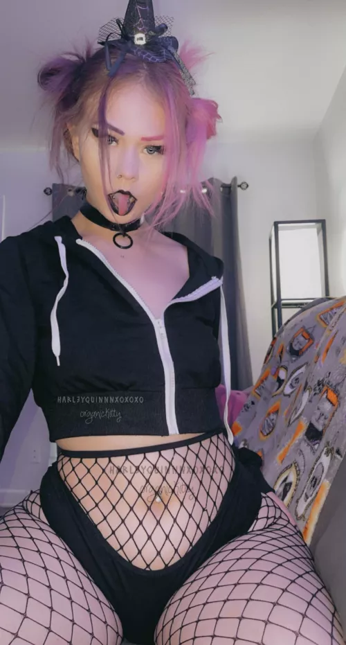 To the 6 who see this, hope u enjoy a slim thicc e-slut by HarleyQuinnnXo