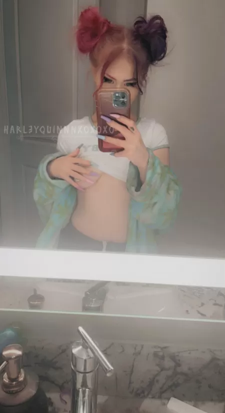 To the 6 who stop scrolling, ily by HarleyQuinnnXo