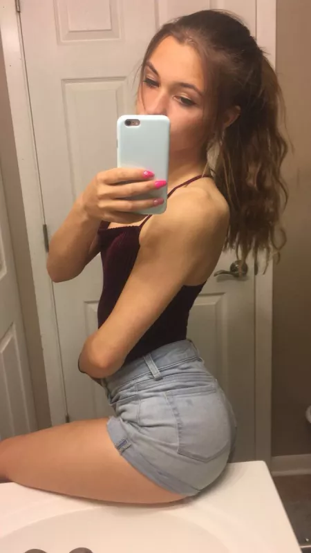 To the FEW ppl who will see this: DM me to get a free recent nude cuz I'm feeling slutty af! (: by This_Nectarine_4786