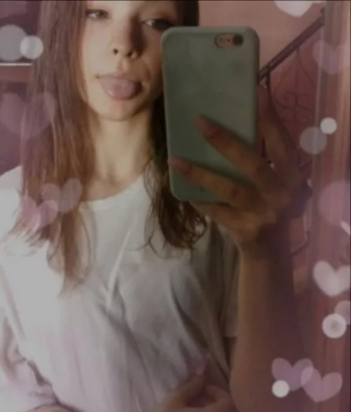 🙈💕 To the FEW ppl who will see this: dm me to get a FREE recent nude cuz Im feeling slutty af! by This_Nectarine_4786