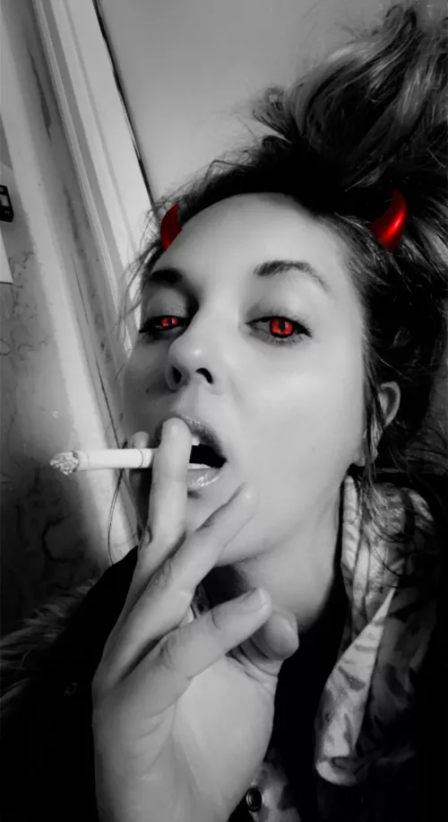 To the user who awarded me on a previous post. Come here and let me sit on you’re face as I smoke 💨 this. by Hot_Procedure_2121