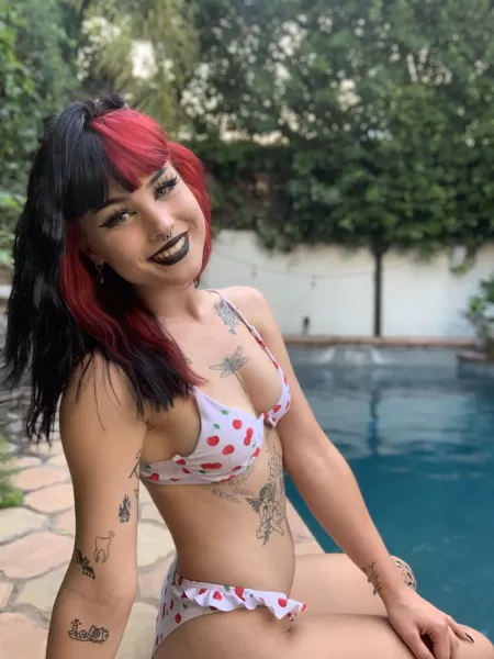 today feels like a monday someone cheer me up :( by xload3r