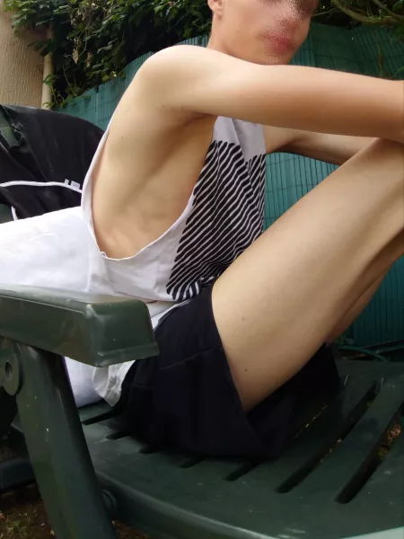 Today, I undiscovered a series of (quick 😅) photos from when I was 18 (like 2 years back) so can now share them ! ☀️ by aboyartnuding