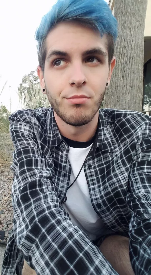 Today I was enjoying the cool weather outside waiting for my ride.😄 by aBlueHeaven