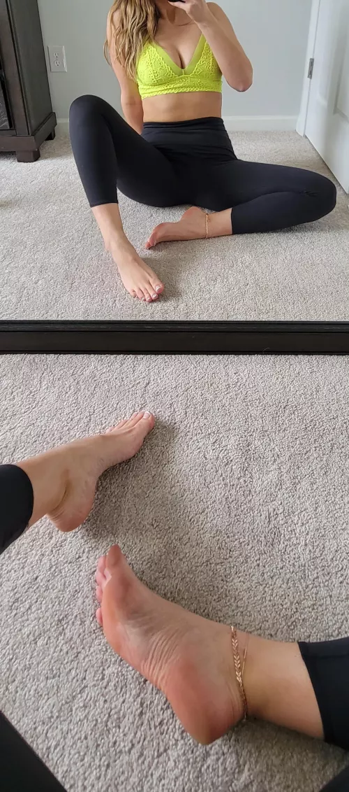 Today, you get to choose what you you'd like first... look at every angle and make your pick😏😘 DMs are Opennn by erixalune