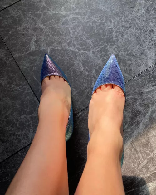 Toe cleavage anyone?! by Stilettos_and_lace