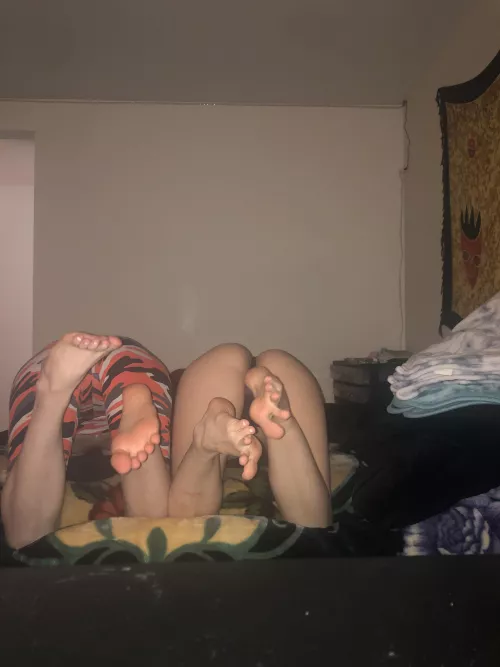 toe spread by slutccubus