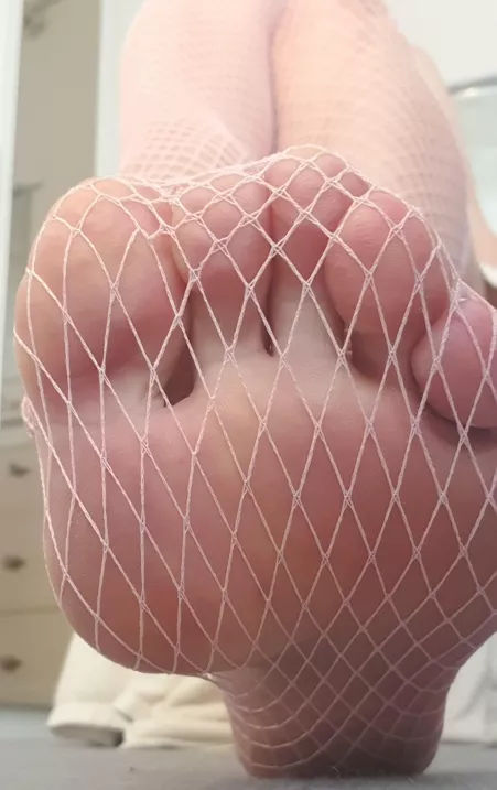 Toes up by IGotItAll87