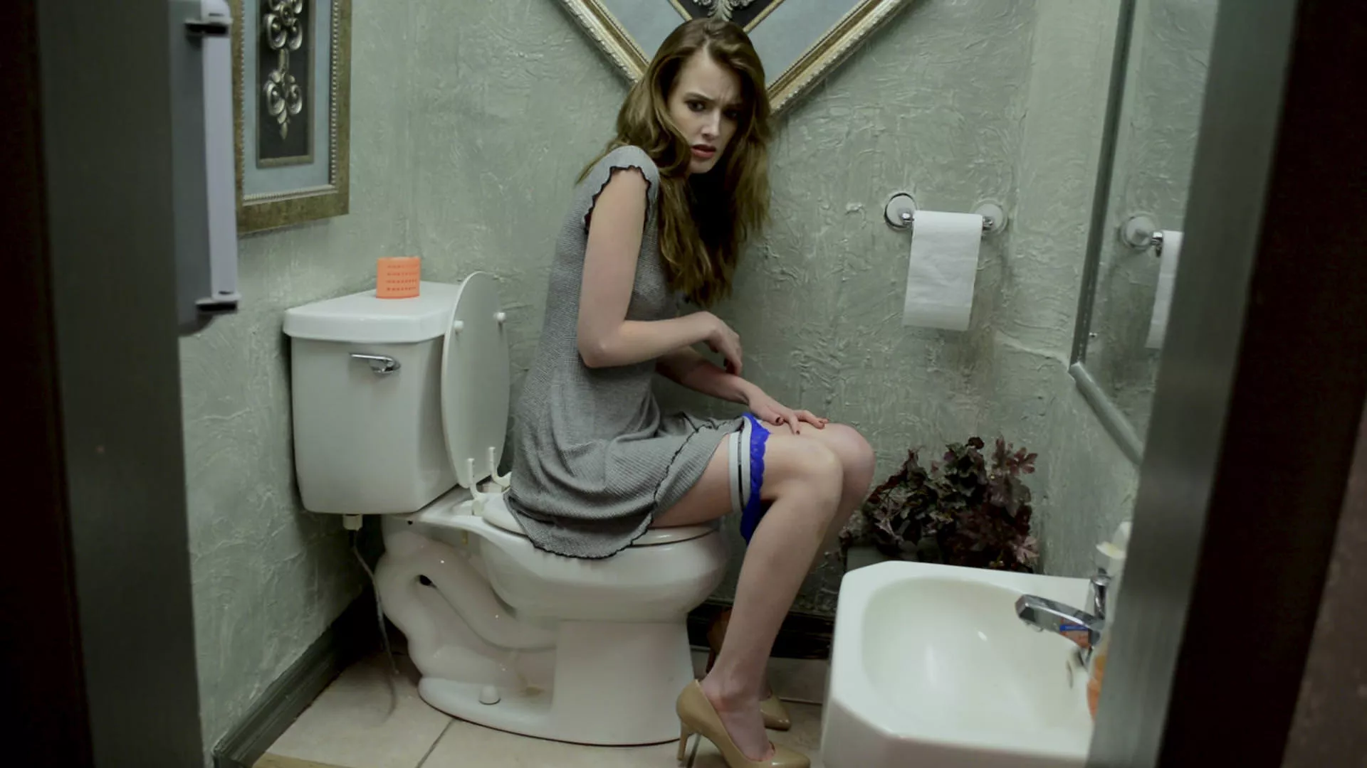 Toilet Intruder (2 MiC) posted by CatpainTpyos