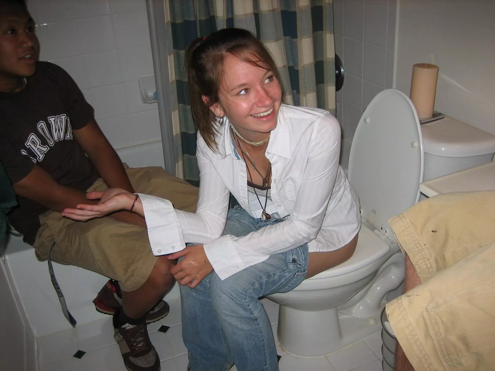 Toilet-ing with an audience (2 MiC) posted by CatpainTpyos