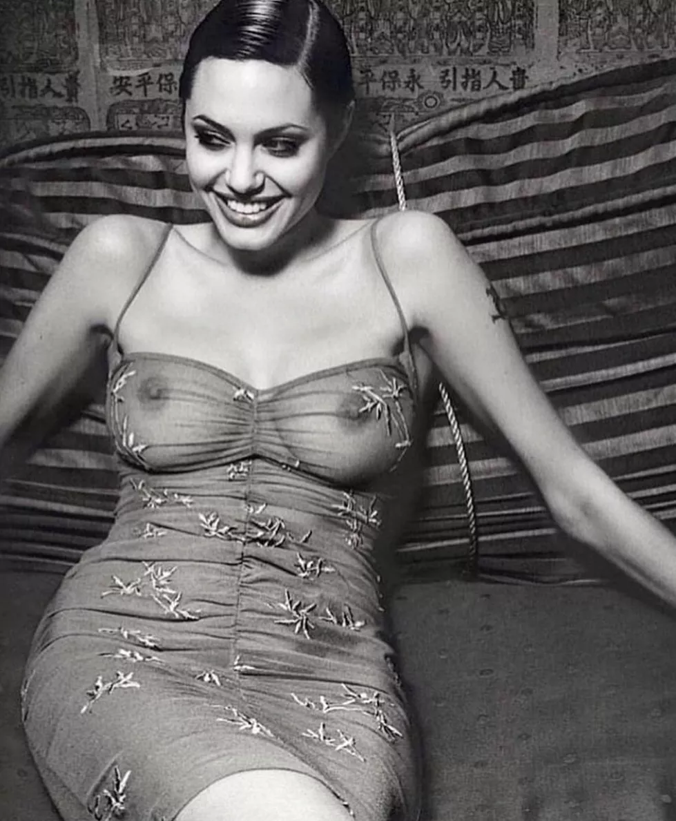 [Tomb Raider] Angelina Jolie posted by lovethemcelebs