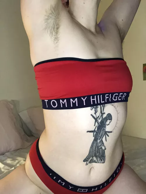 tomboy all grown up… n hairy :-) by izzy_vee