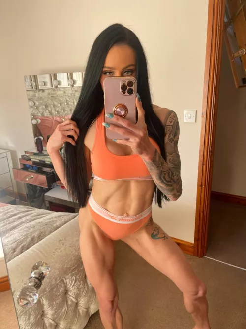 Toned 💪🏼💪🏼 by missrebeccajade