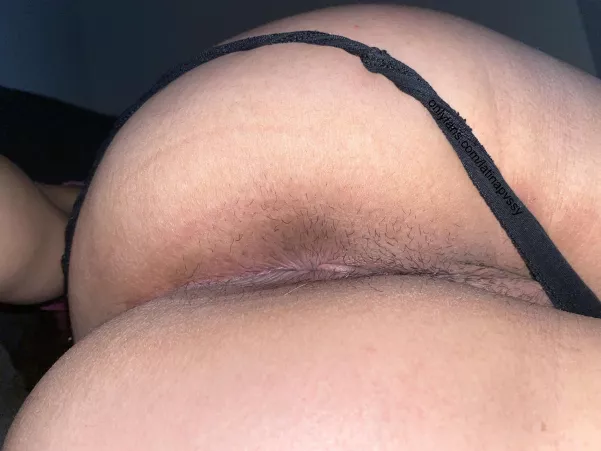 tongue fuck meeeee by latinapvssy