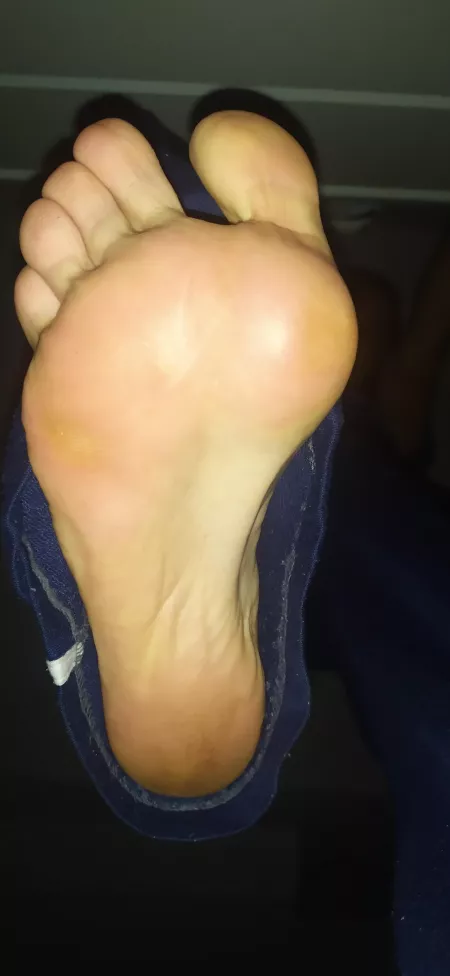 Tongue out b*tch by Feetziras