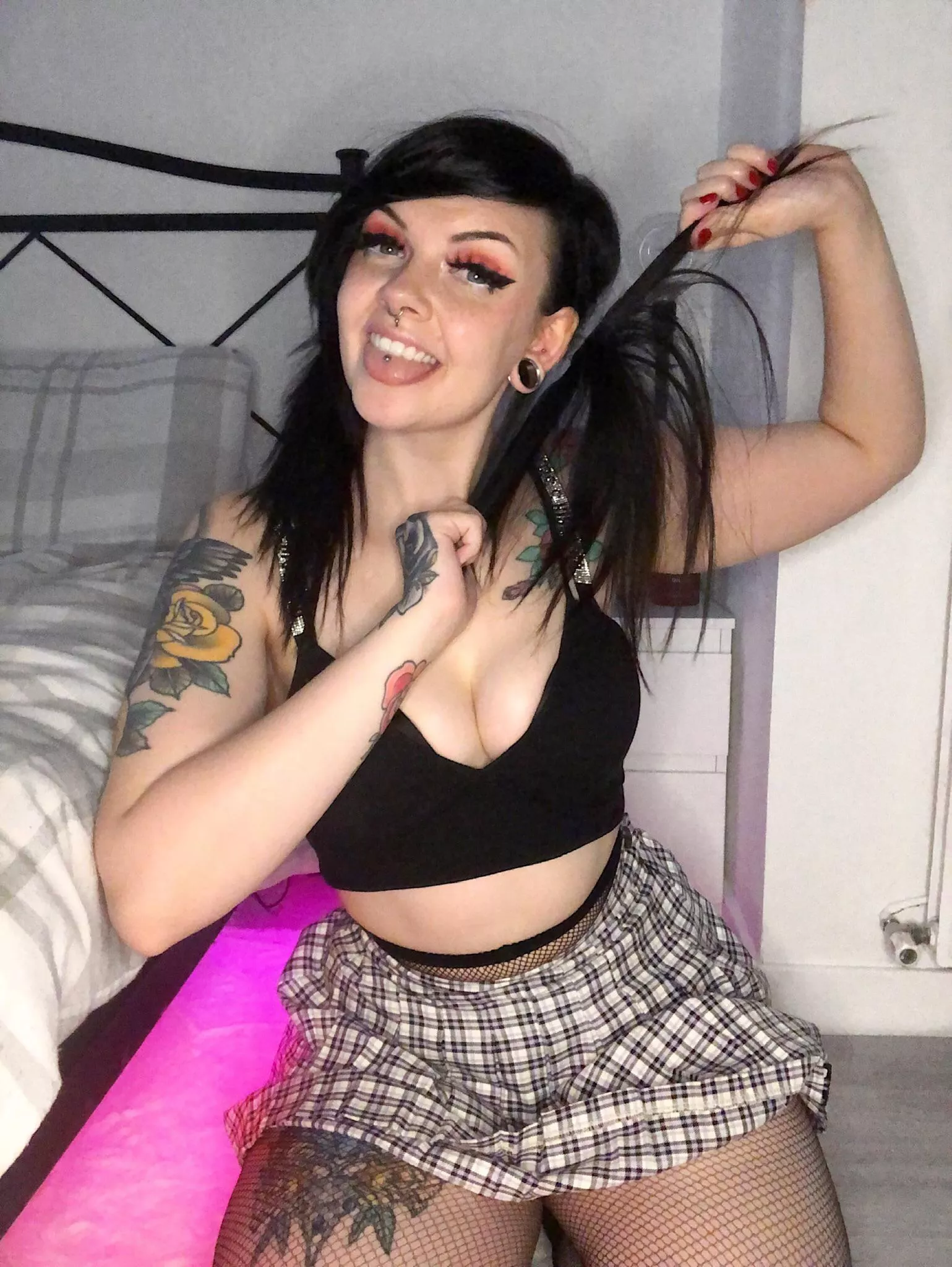 Tongue piercing on a girl? Or no tongue piercing? 🖤💖 posted by benteke92