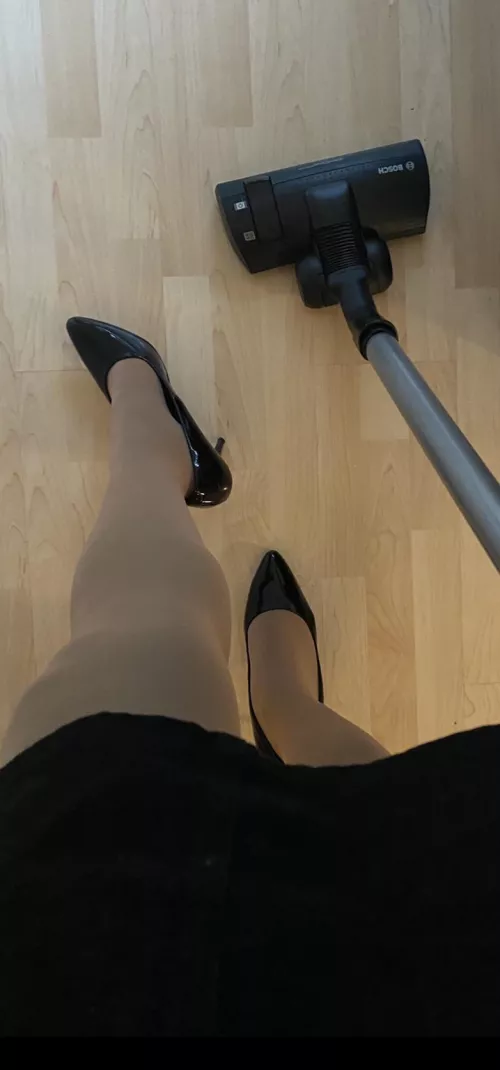 Too glam for cleaning? by lily202198