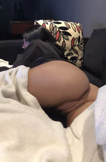 Too lazy for panties on the long weekend.. by CuesanovA