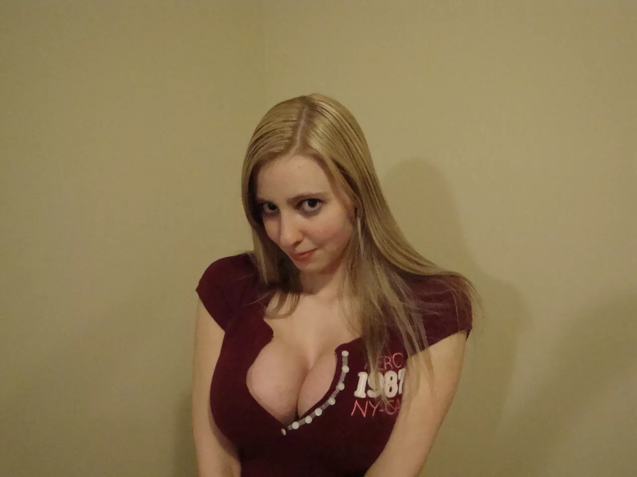 Too much for that shirt to handle! 💖💖💖 posted by bimbosarah