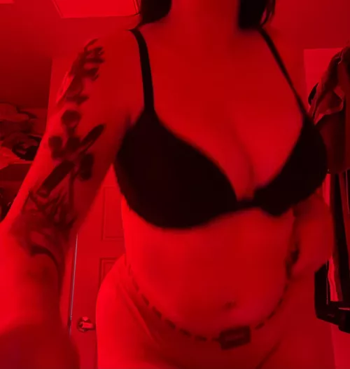 Took this by accident but love the way my curves look 🙈 by ScarletDeathMask