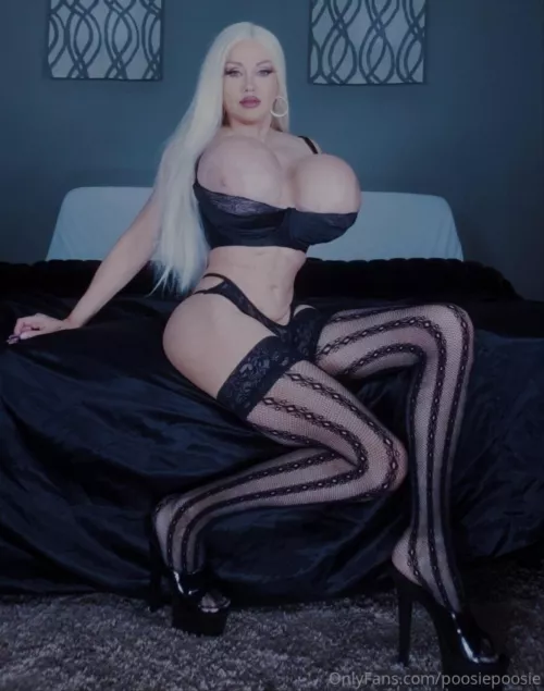 Top notch bimbo by chocolatemoose99