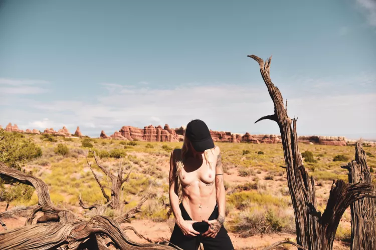 Topless adventures by raeyn12