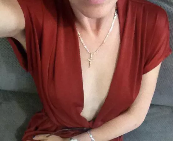 Toronto braless hotwife by seekingtoronto