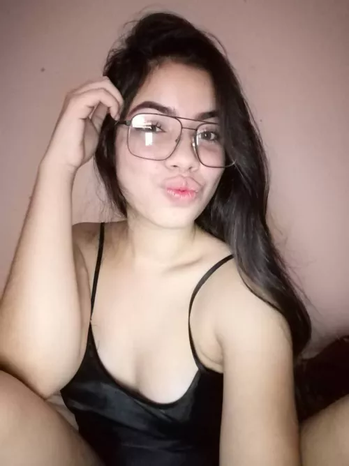 Trade her nudes. Kik on my profile by Willing_Condition_9